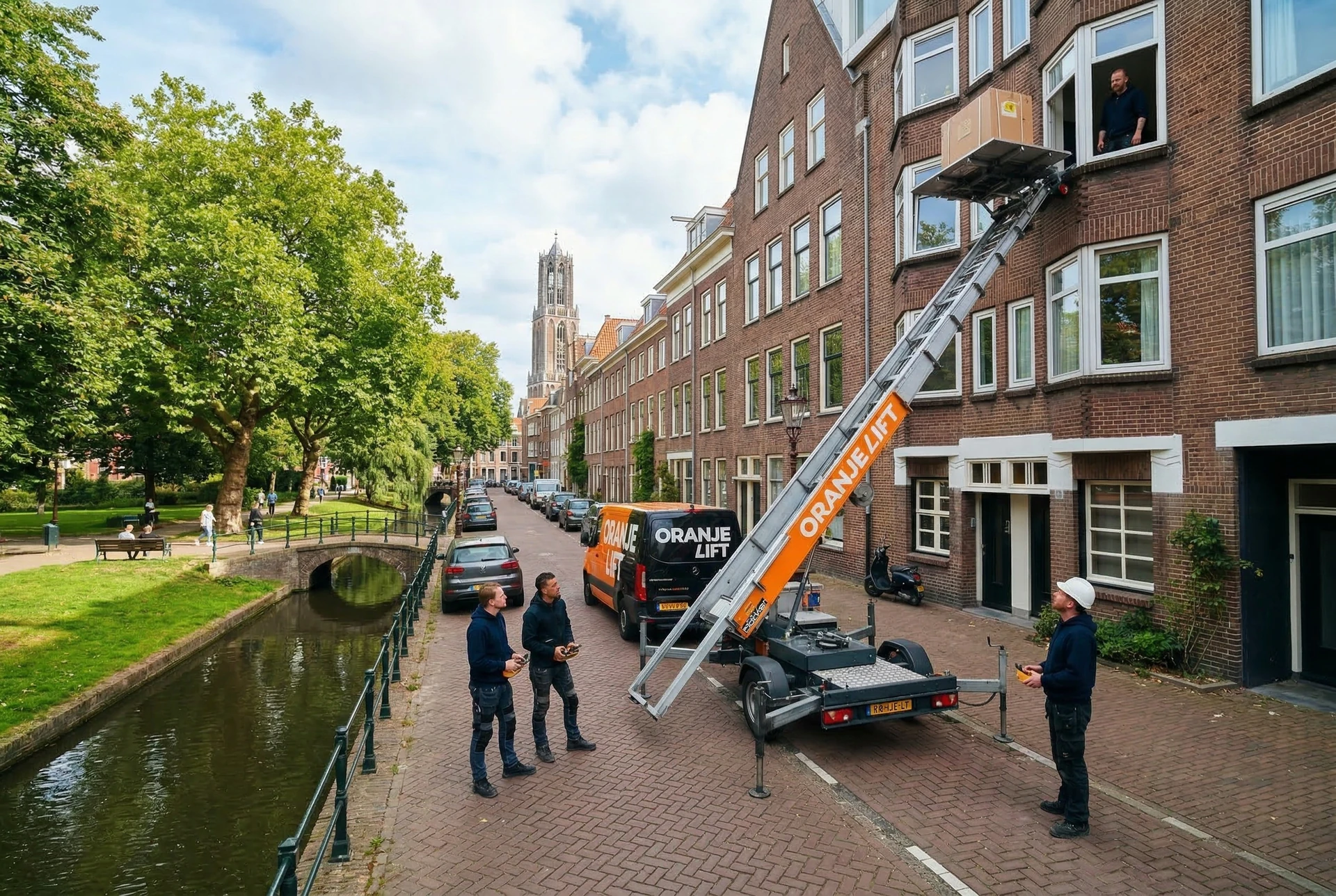 Team aan het werk met verhuislift Amsterdam